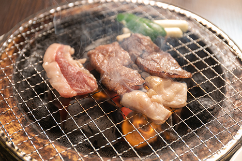 備長炭で本格焼肉！